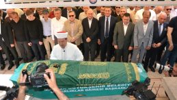 CHP Lideri Özel’in acı günü Amcasını son yolculuğuna uğurladı
