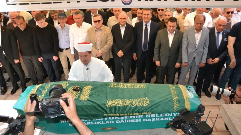 CHP Lideri Özel’in acı günü Amcasını son yolculuğuna uğurladı